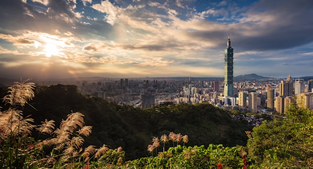 A sunset view over Taipei City.